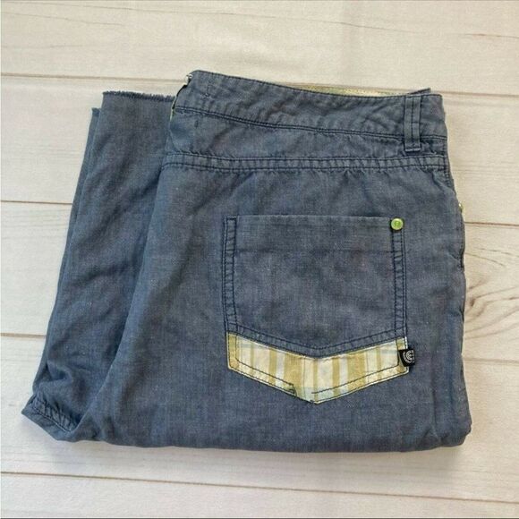 Planet Earth Blue Medium Wash Pockets Flat Front Jean Shorts Size 34 - Picture 9 of 9